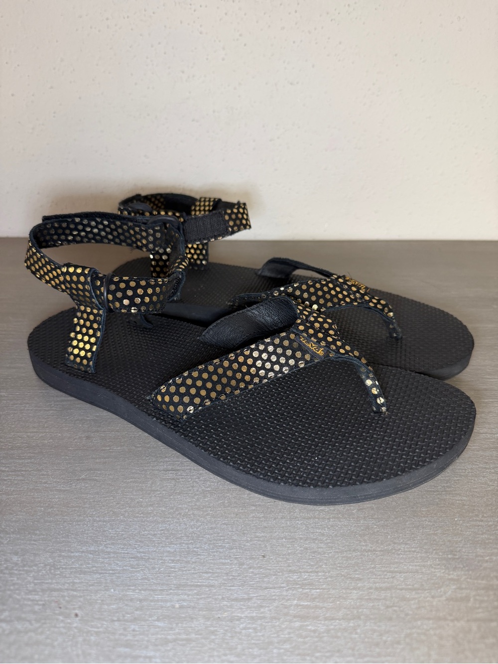 Teva Women's Black Gold Dot Thong Sandals Size 11 Casual Walking Shoes